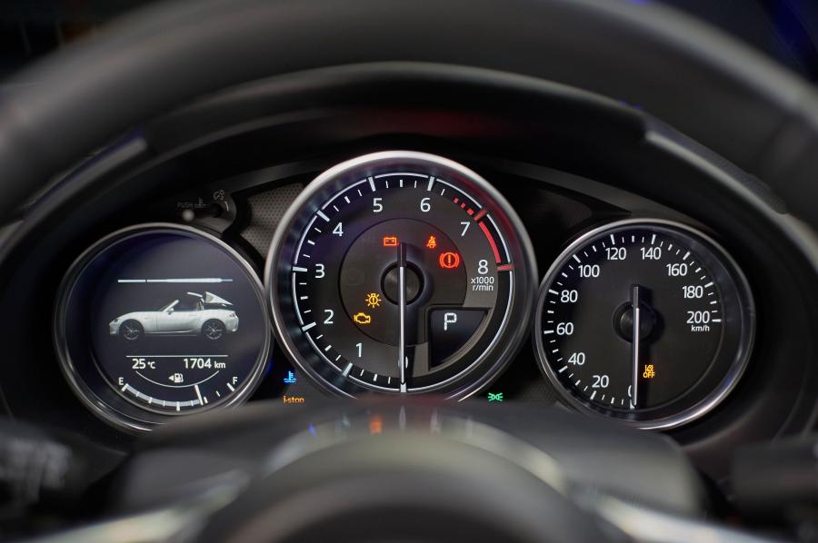 Панель приборов Mazda Roadster RF 2016 года  (JP) (фото 2 из 14)